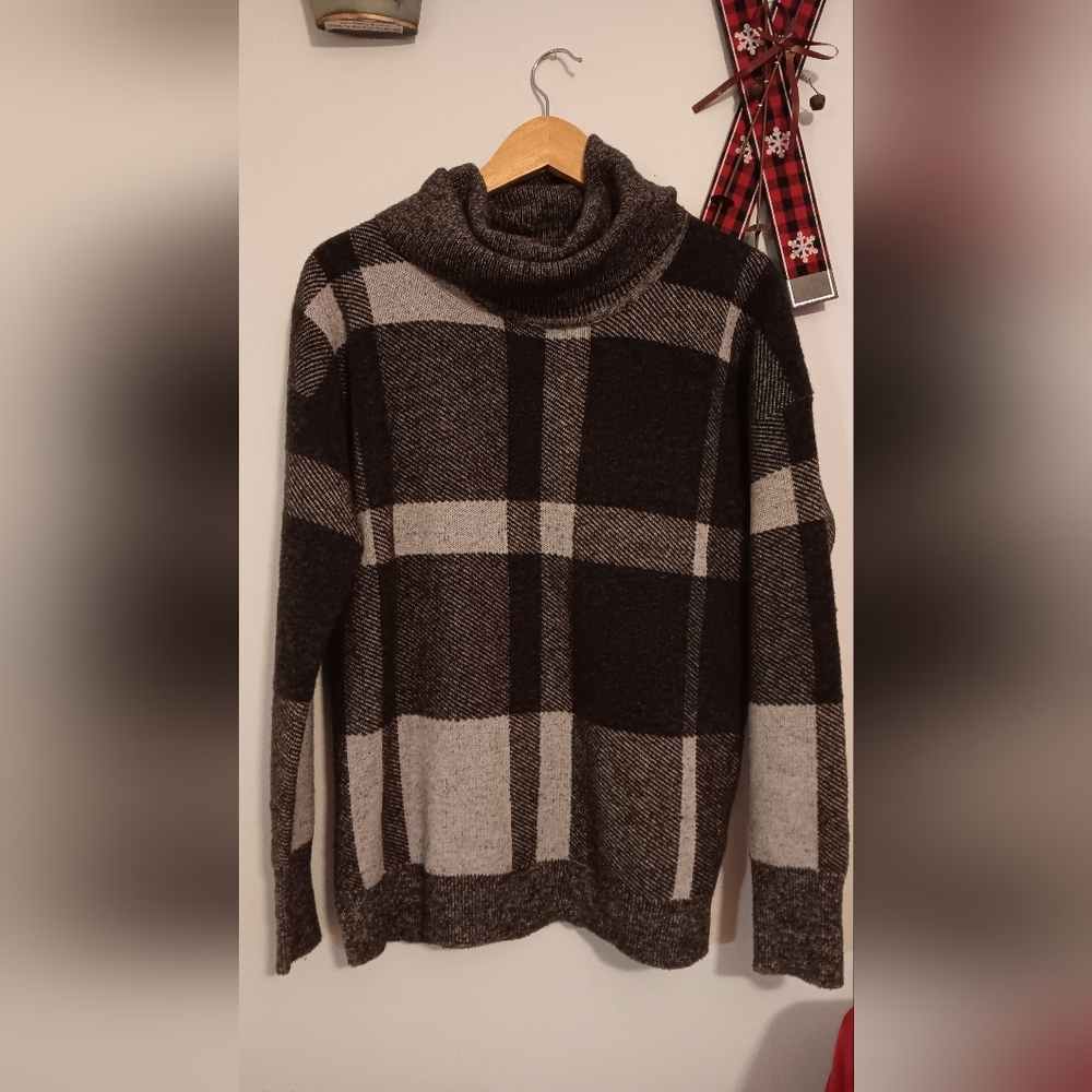 Banana Republic Large Black and Gray Plaid Turtleneck Sweater Wool Blend